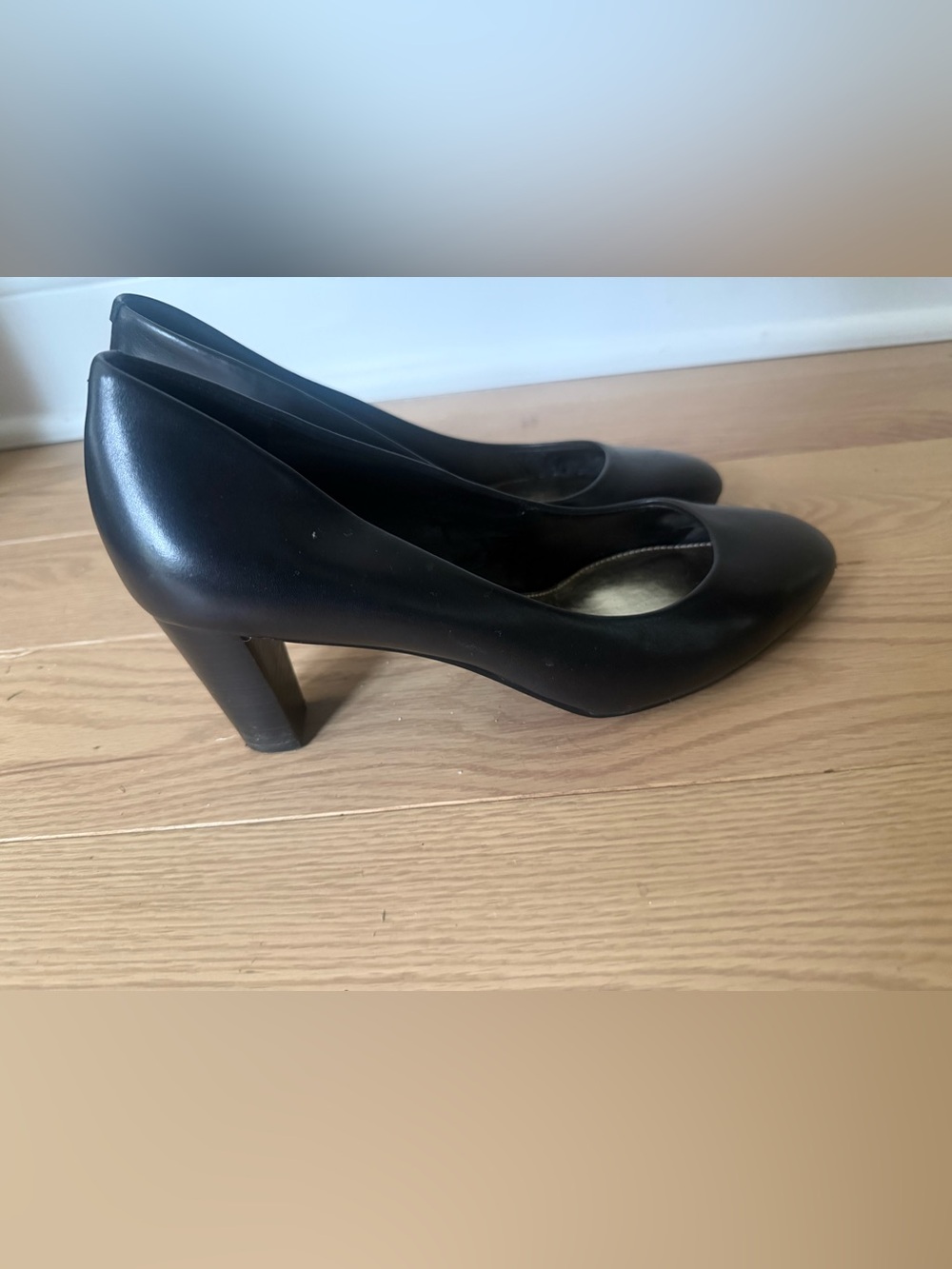 Ralph Lauren Black Leather Pumps Sz 8 Like New